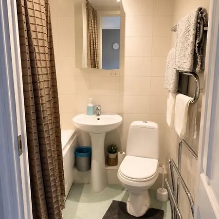 Quiet And Comfortable With Parking For A For Two, One Or A Couple Guests With A Child * Tallinn