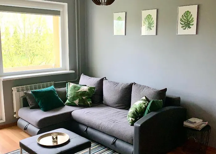 Quiet And Comfortable With Parking For A For Two, One Or A Couple Guests With A Child *