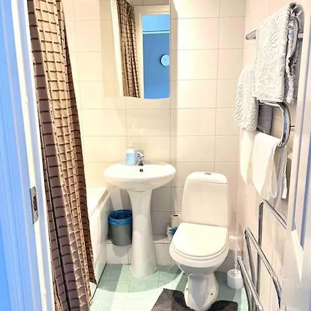 Apartament Quiet And Comfortable With Parking For A For Two, One Or A Couple Guests With A Child *
