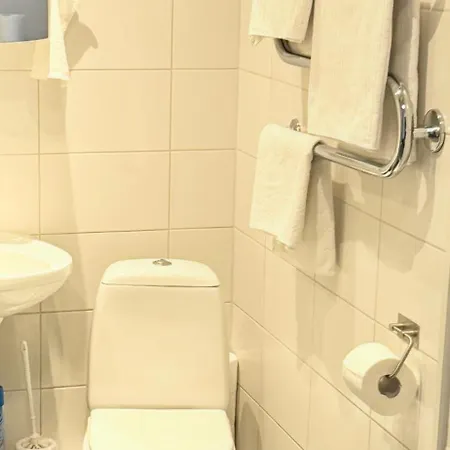 شقة Quiet And Comfortable With Parking For A For Two, One Or A Couple Guests With A Child