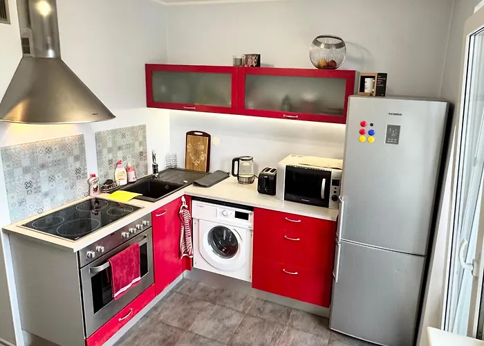 Quiet And Comfortable With Parking For A For Two, One Or A Couple Guests With A Child * Tallin